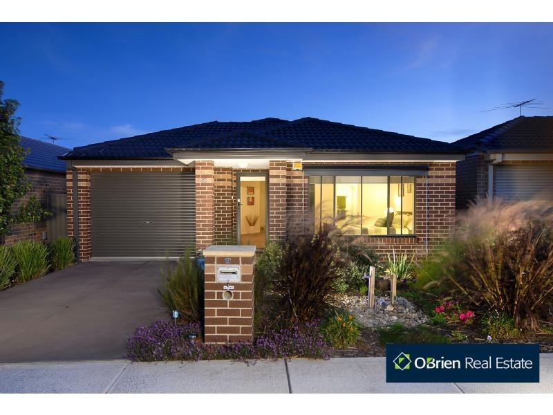 18 Pipetrack Circuit, Cranbourne East VIC 3977