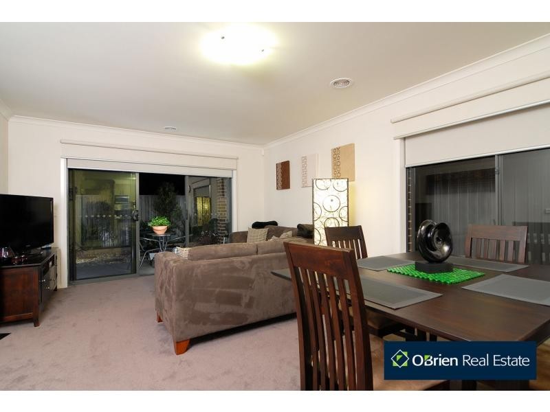 18 Pipetrack Circuit, Cranbourne East VIC 3977