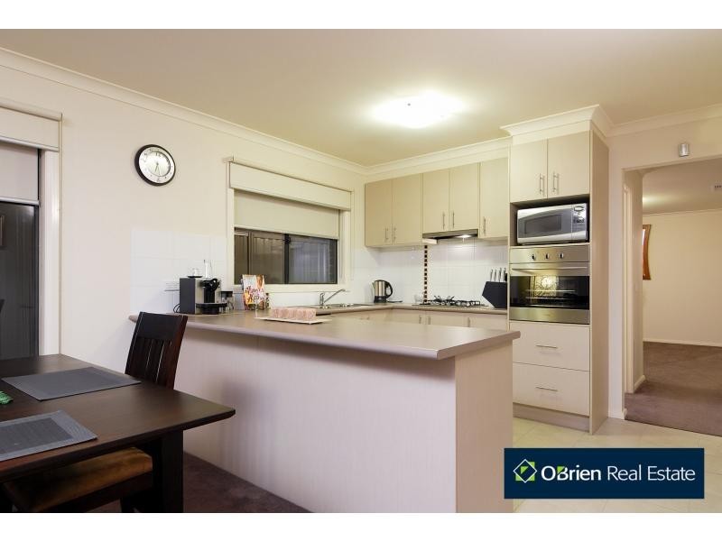 18 Pipetrack Circuit, Cranbourne East VIC 3977