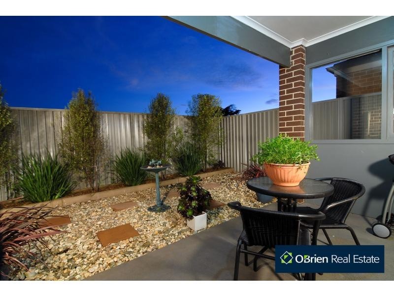 18 Pipetrack Circuit, Cranbourne East VIC 3977