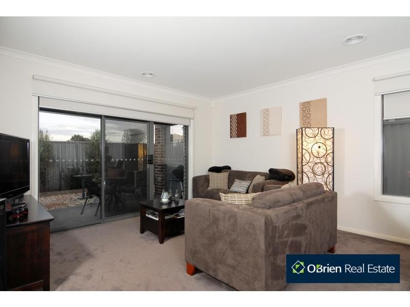 18 Pipetrack Circuit, Cranbourne East VIC 3977