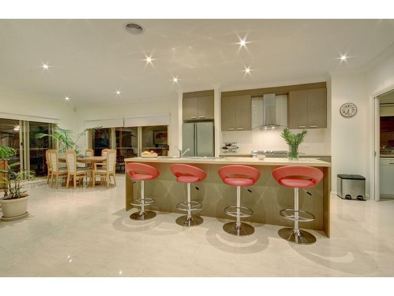 32 Lakeside Drive, Berwick VIC 3806