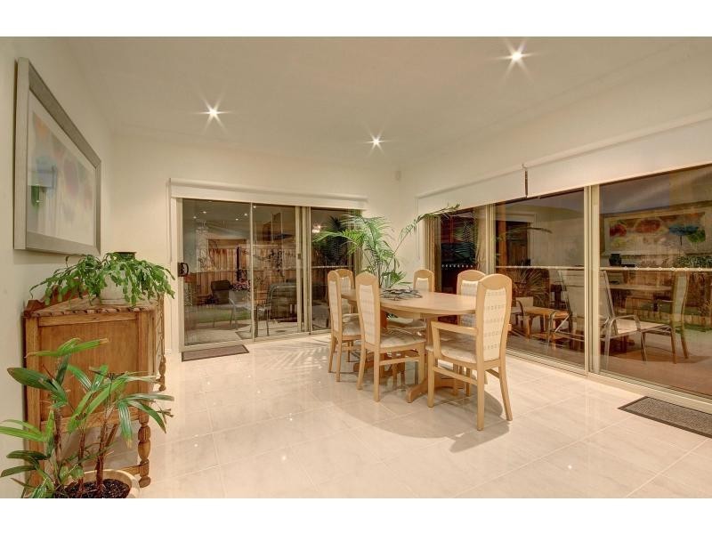 32 Lakeside Drive, Berwick VIC 3806