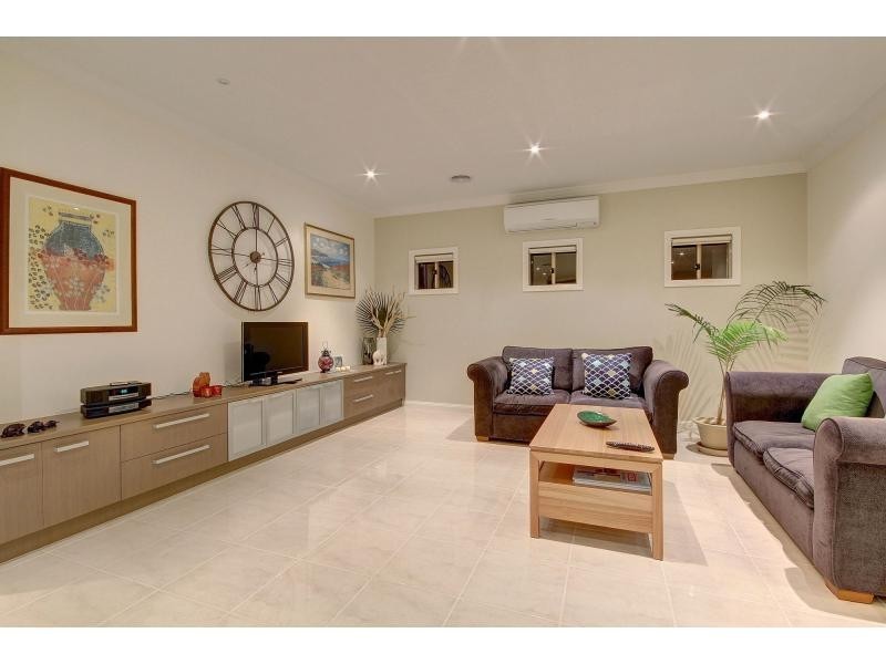 32 Lakeside Drive, Berwick VIC 3806