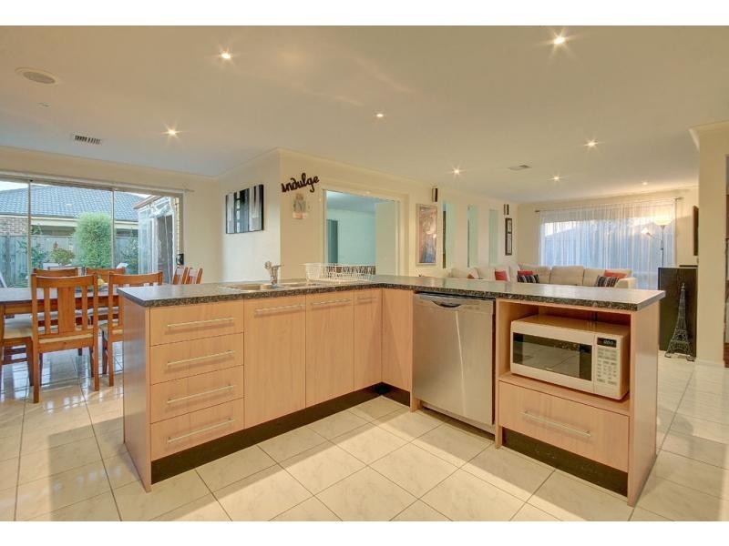 8 Parkvista Place, Berwick VIC 3806