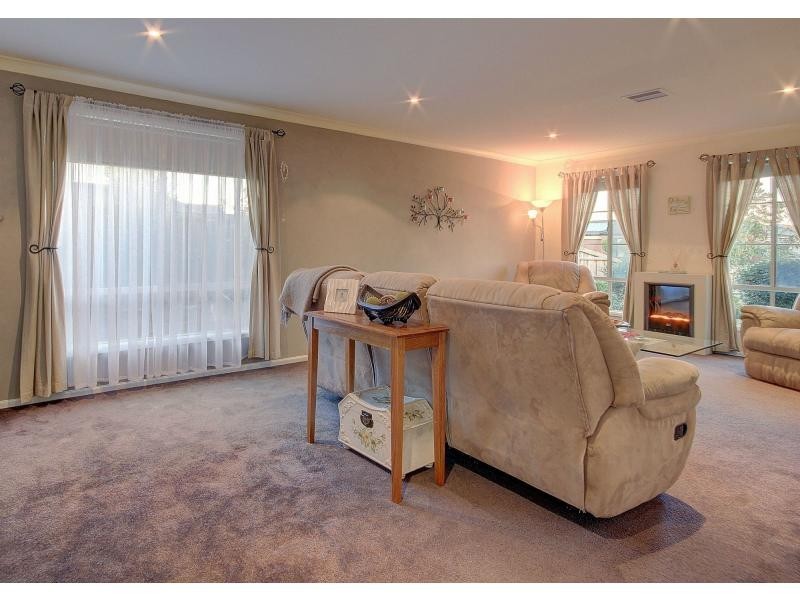 8 Parkvista Place, Berwick VIC 3806