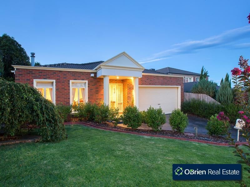 14 Cara Crescent, Berwick VIC 3806