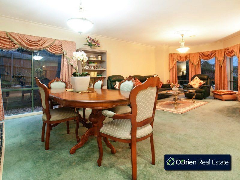 11 Gavinton Place, Berwick VIC 3806