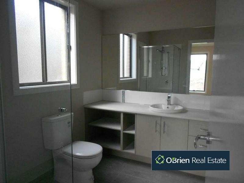 5 Clendon Drive, Officer VIC 3809