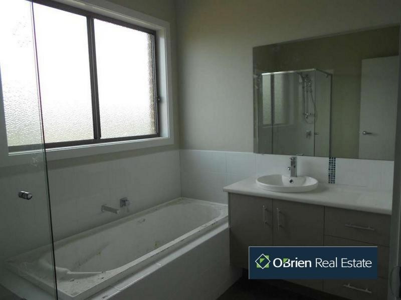 5 Clendon Drive, Officer VIC 3809