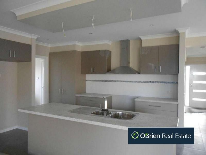 5 Clendon Drive, Officer VIC 3809