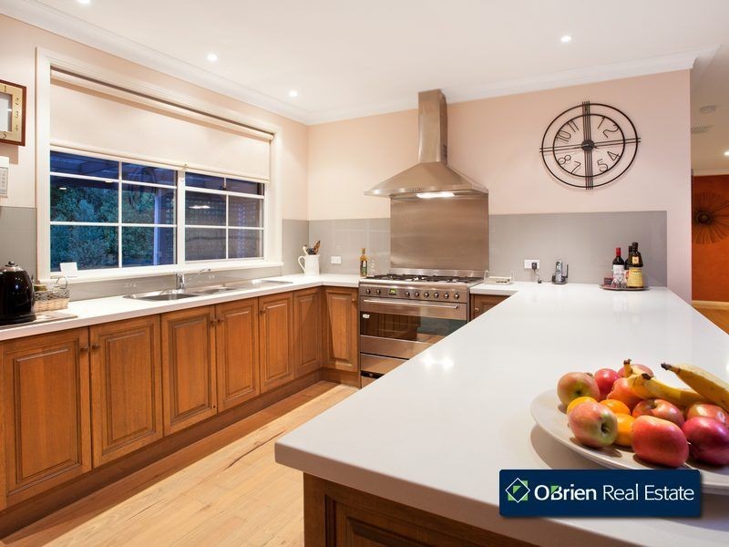 24 Carolyn Close, Narre Warren North VIC 3804