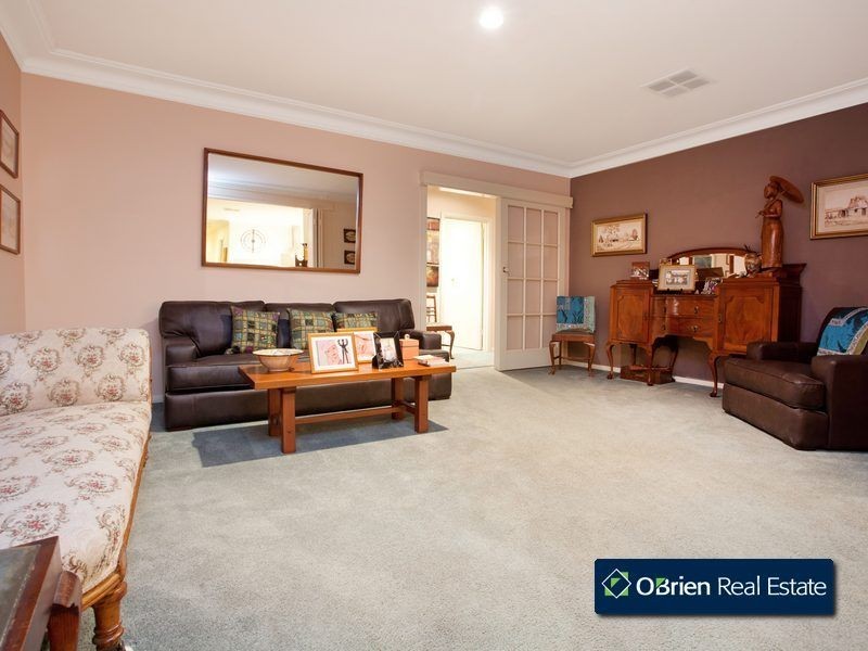 24 Carolyn Close, Narre Warren North VIC 3804