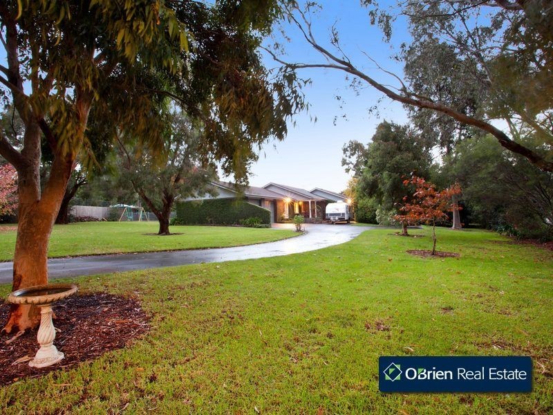 24 Carolyn Close, Narre Warren North VIC 3804