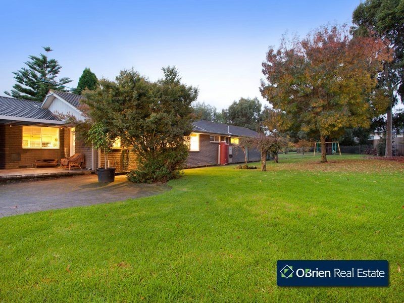 24 Carolyn Close, Narre Warren North VIC 3804