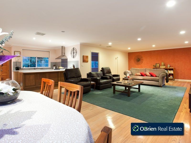 24 Carolyn Close, Narre Warren North VIC 3804