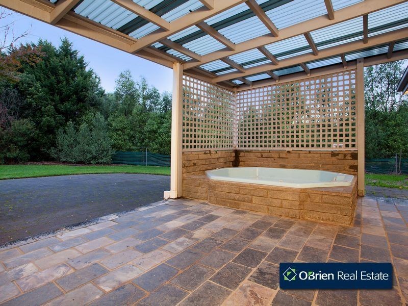 24 Carolyn Close, Narre Warren North VIC 3804