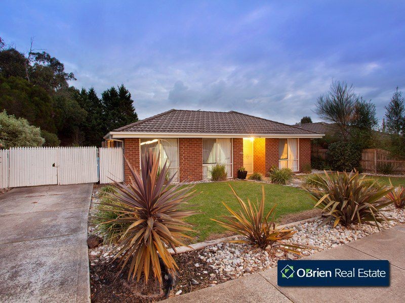 44 Courtenay Avenue, Cranbourne North VIC 3977