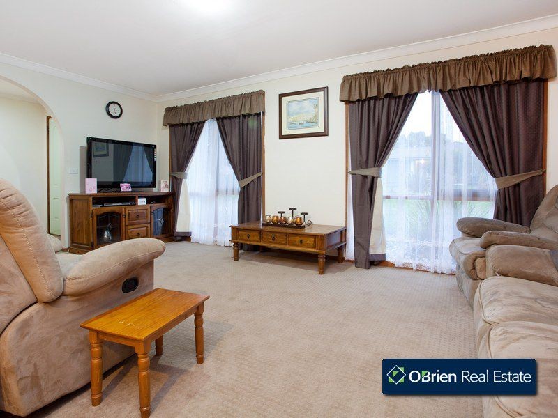 44 Courtenay Avenue, Cranbourne North VIC 3977