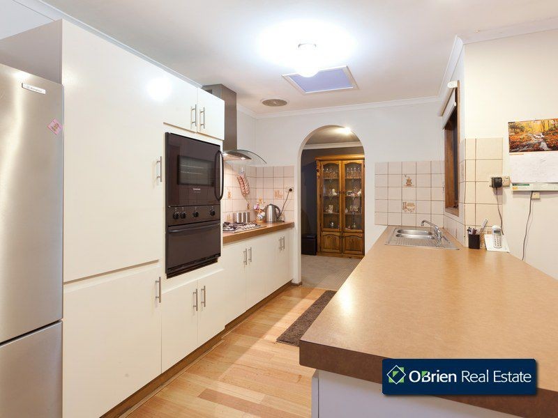 44 Courtenay Avenue, Cranbourne North VIC 3977