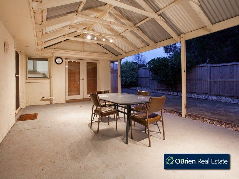 44 Courtenay Avenue, Cranbourne North VIC 3977