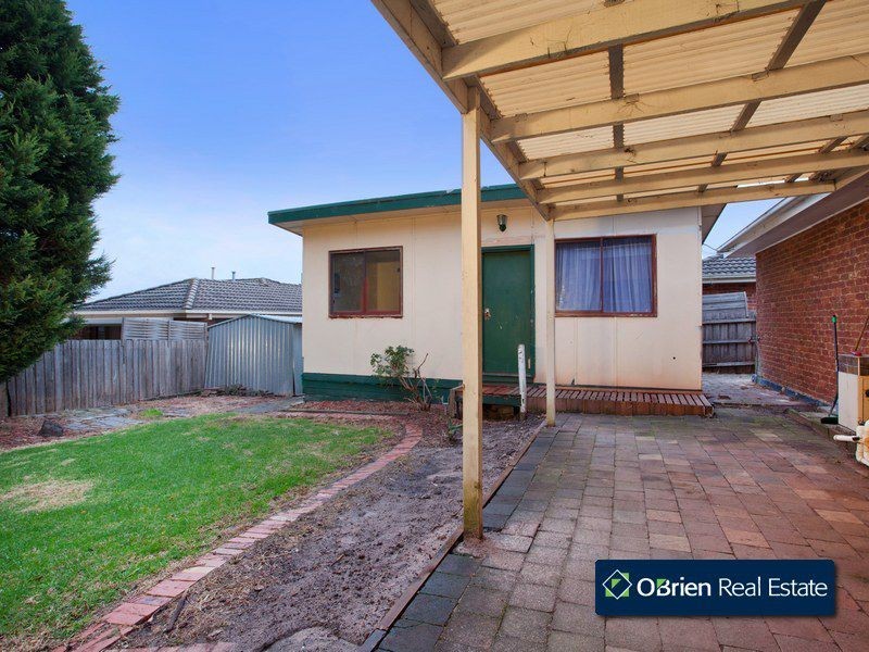 44 Courtenay Avenue, Cranbourne North VIC 3977