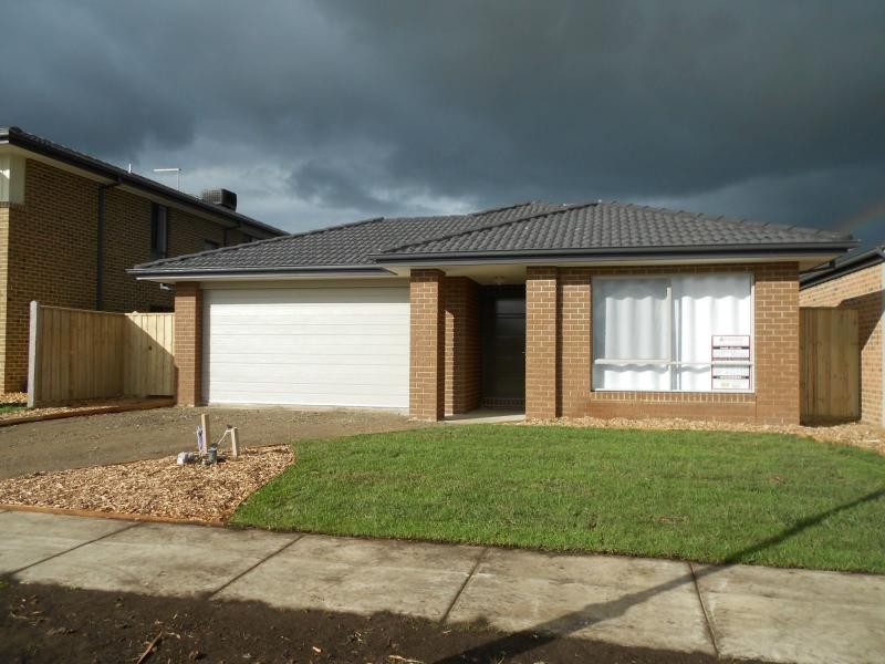 50 Evesham Crescent, Cranbourne North VIC 3977