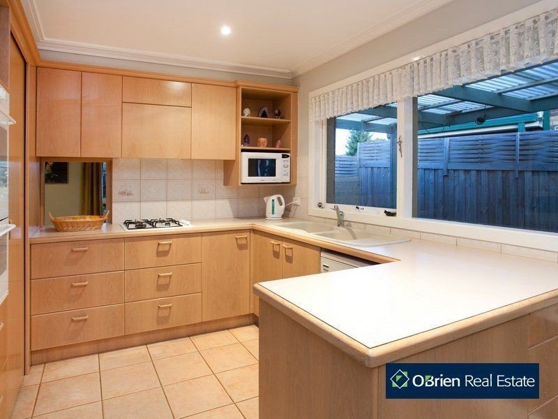 27 John Fawkner Drive, Endeavour Hills VIC 3802