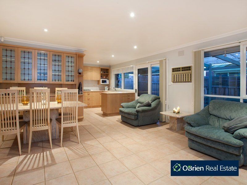 27 John Fawkner Drive, Endeavour Hills VIC 3802