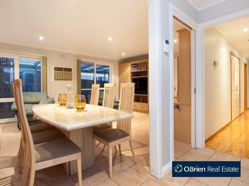 27 John Fawkner Drive, Endeavour Hills VIC 3802