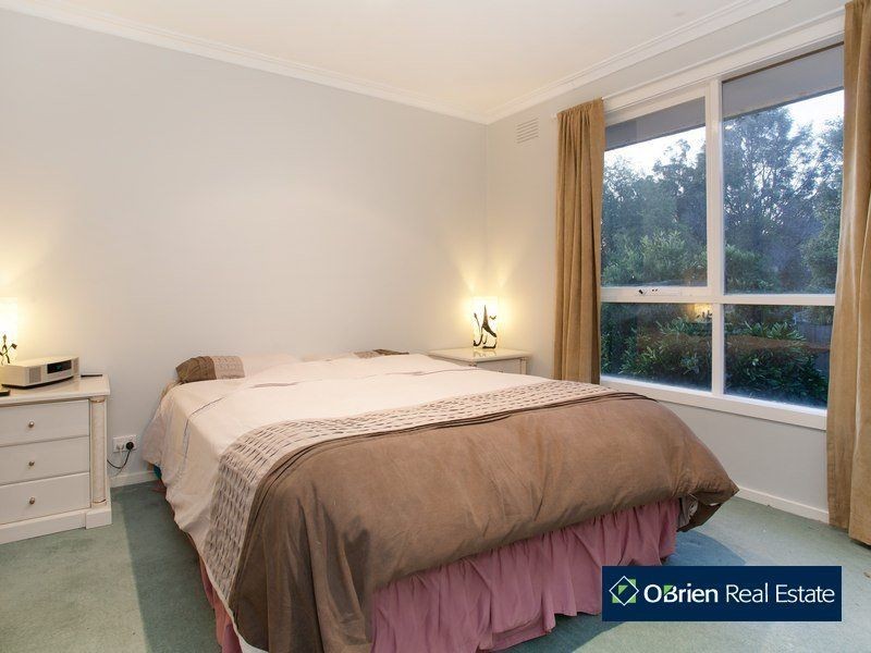 27 John Fawkner Drive, Endeavour Hills VIC 3802