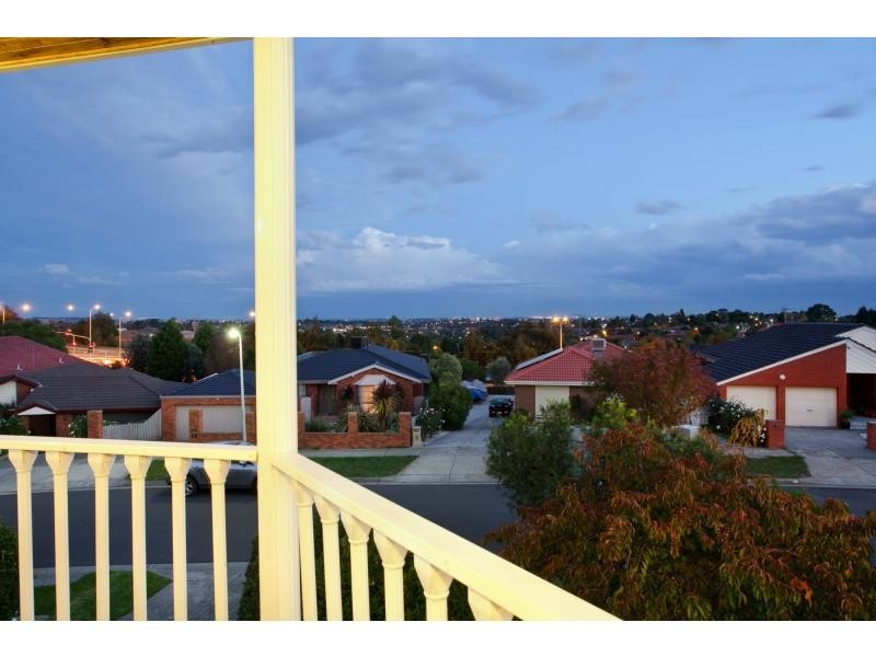 12 Georgette Crescent, Endeavour Hills VIC 3802