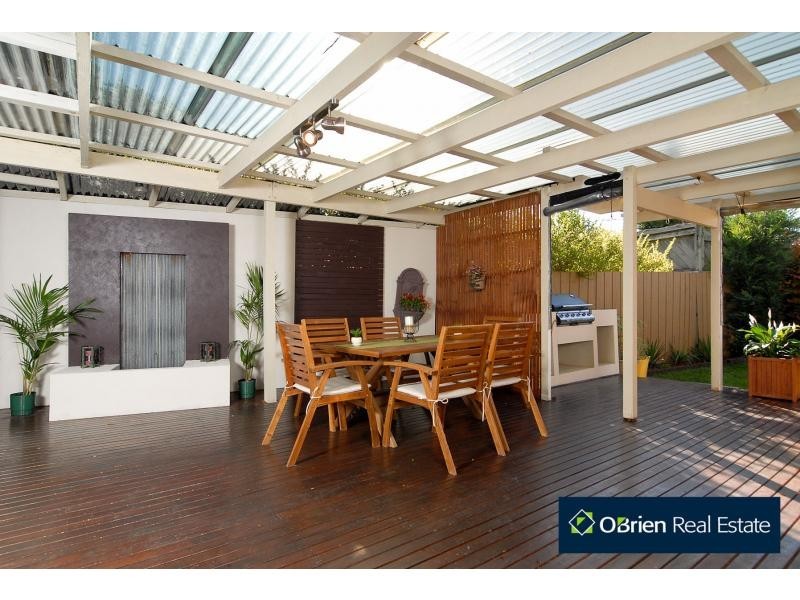 7 Kara Walk, Cranbourne VIC 3977
