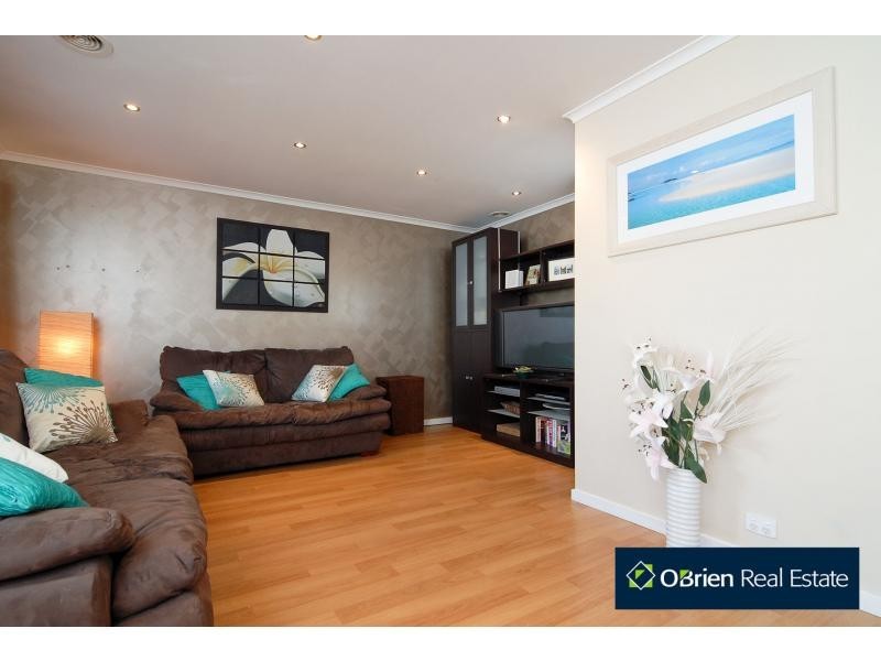 7 Kara Walk, Cranbourne VIC 3977