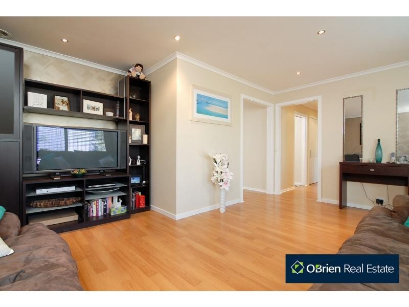 7 Kara Walk, Cranbourne VIC 3977