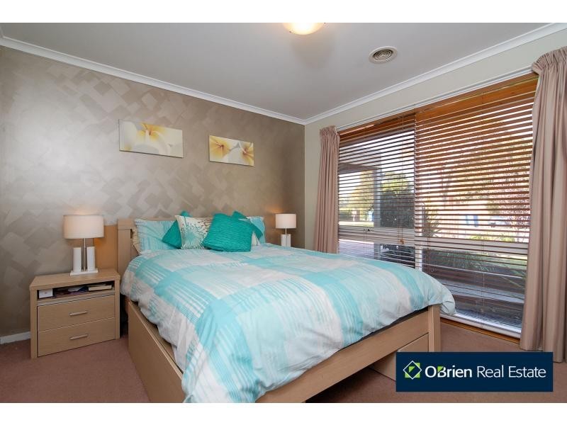 7 Kara Walk, Cranbourne VIC 3977