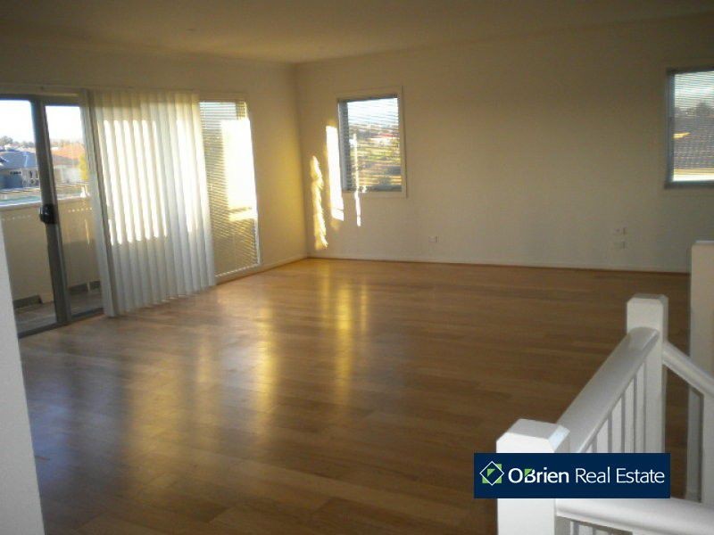 2 Acorn Lane, Pakenham VIC 3810