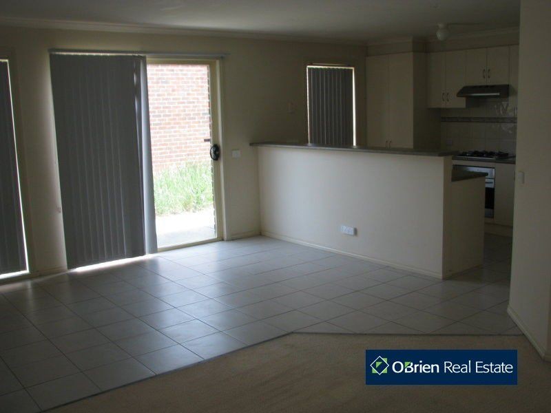 14 Wakenshaw Crescent, Pakenham VIC 3810