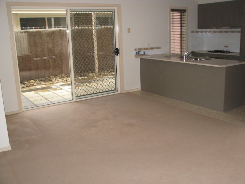 9/11 Howqua Place, Pakenham VIC 3810