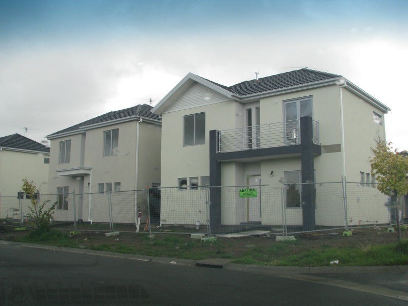 9/11 Howqua Place, Pakenham VIC 3810