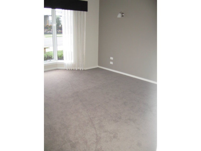 12 Botanic Drive, Pakenham VIC 3810