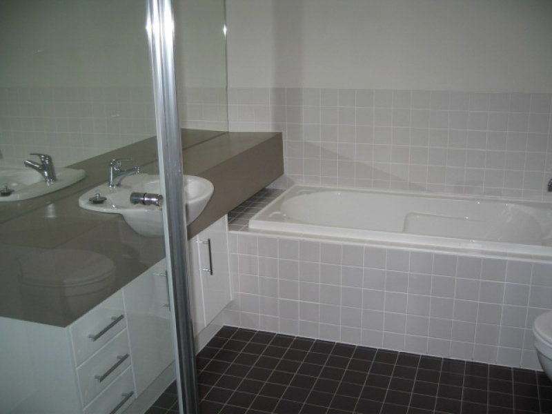 2/2 The Entrance, Pakenham VIC 3810