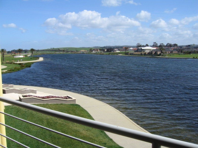 2/2 The Entrance, Pakenham VIC 3810