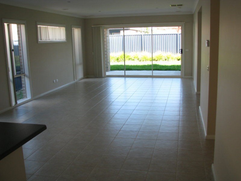 87 The Parkway, Pakenham VIC 3810