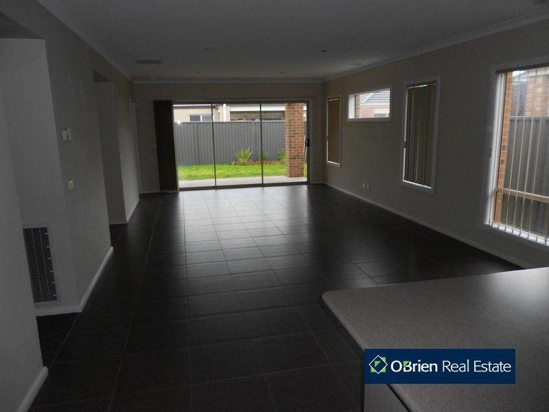 6 Lehmann Grove, Pakenham VIC 3810