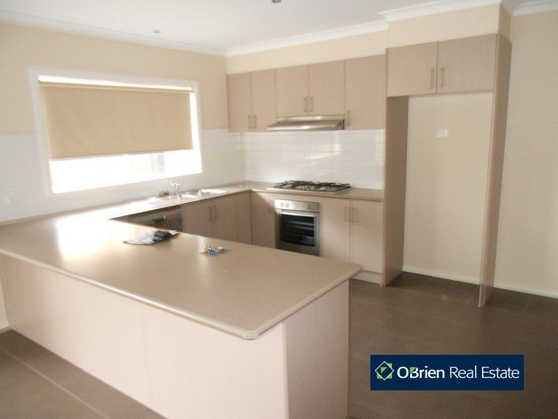 6 Lehmann Grove, Pakenham VIC 3810