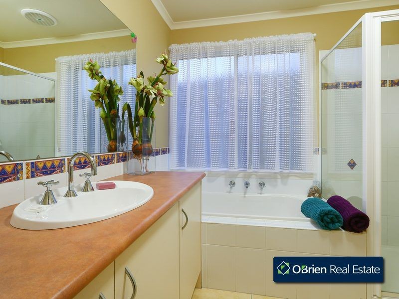 39 Fieldstone Boulevard, Beaconsfield VIC 3807