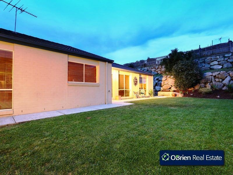 39 Fieldstone Boulevard, Beaconsfield VIC 3807