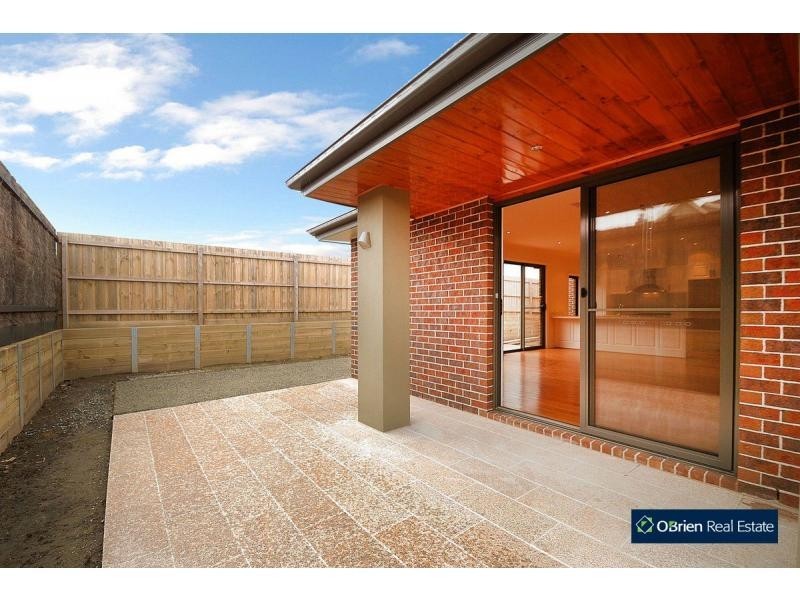 Unit 2/14-16 Avard Court, Berwick VIC 3806