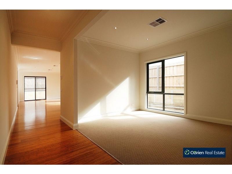 Unit 2/14-16 Avard Court, Berwick VIC 3806